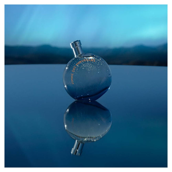 Rounded glass bottle of woody oriental Eau de Parfum, 100 ml, Unisex