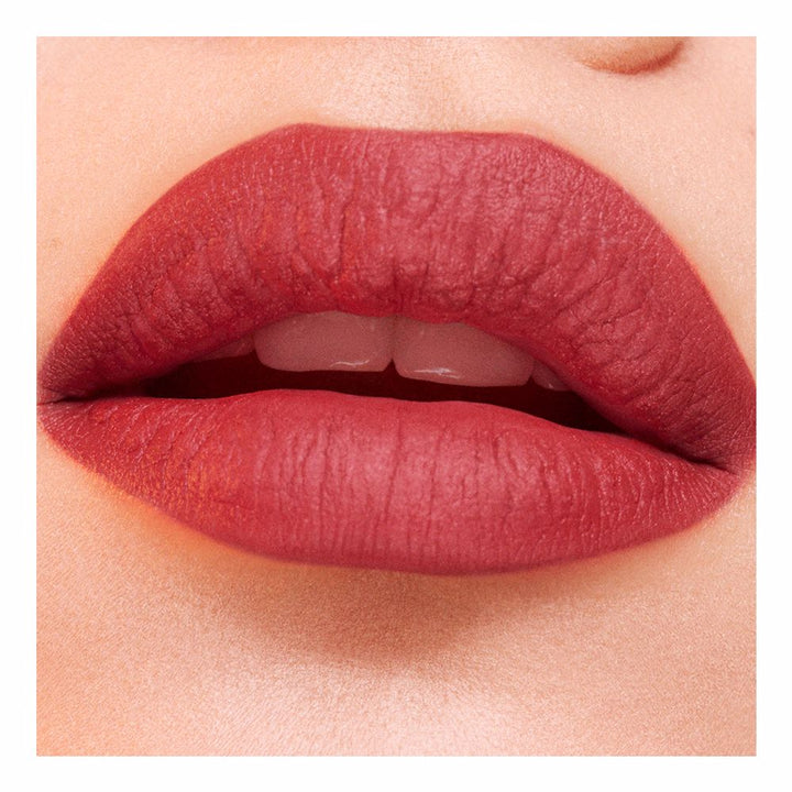 Matte mousse liquid lipstick in shade 924 with precision applicator, Unisex