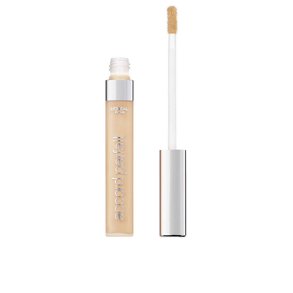 Compact tube of light ivory‑rose liquid concealer, 6.8 ml, Unisex