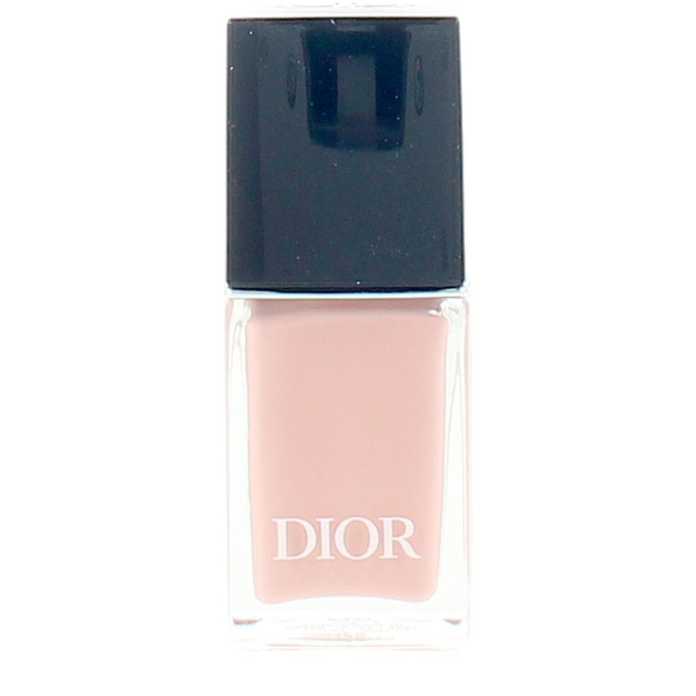 Soft pink gel‑effect nail lacquer bottle, 10 ml, flat rounded brush shown