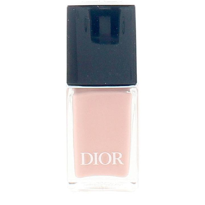 Soft pink gel‑effect nail lacquer bottle, 10 ml, flat rounded brush shown