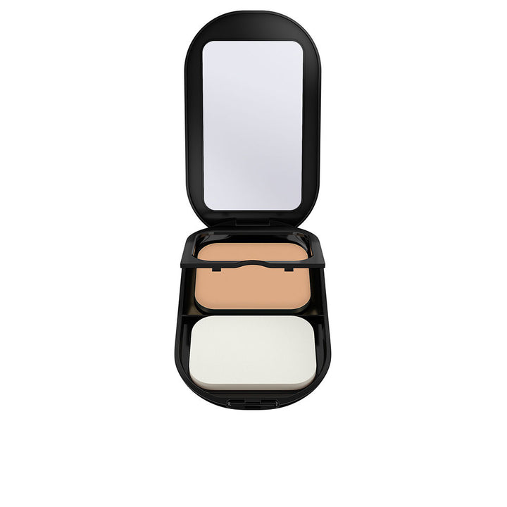 Refillable compact satin powder foundation in warm porcelain, 10 g compact