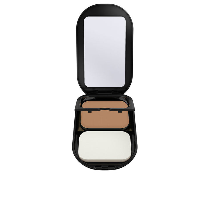 Refillable pressed compact foundation in shade 08 Toffee, mirror and sponge included