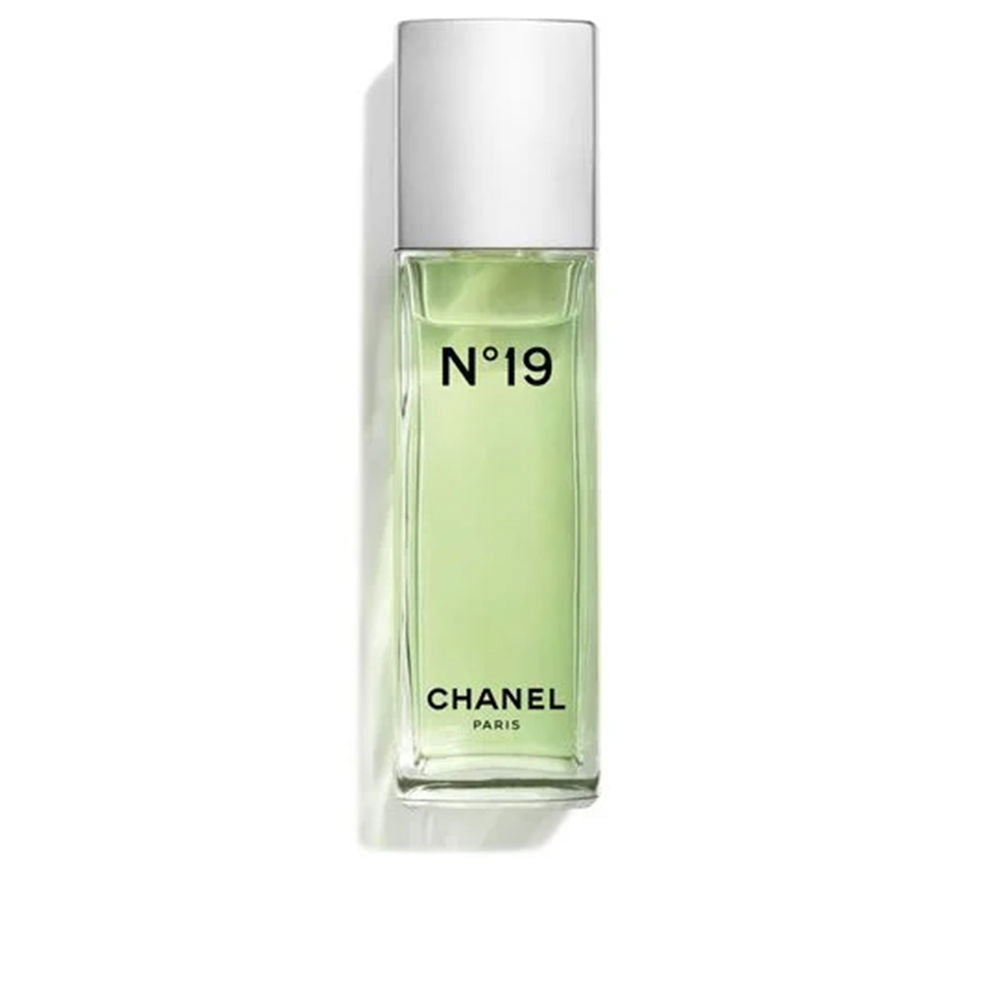 100 ml eau de toilette flacon; green floral woody fragrance for Women