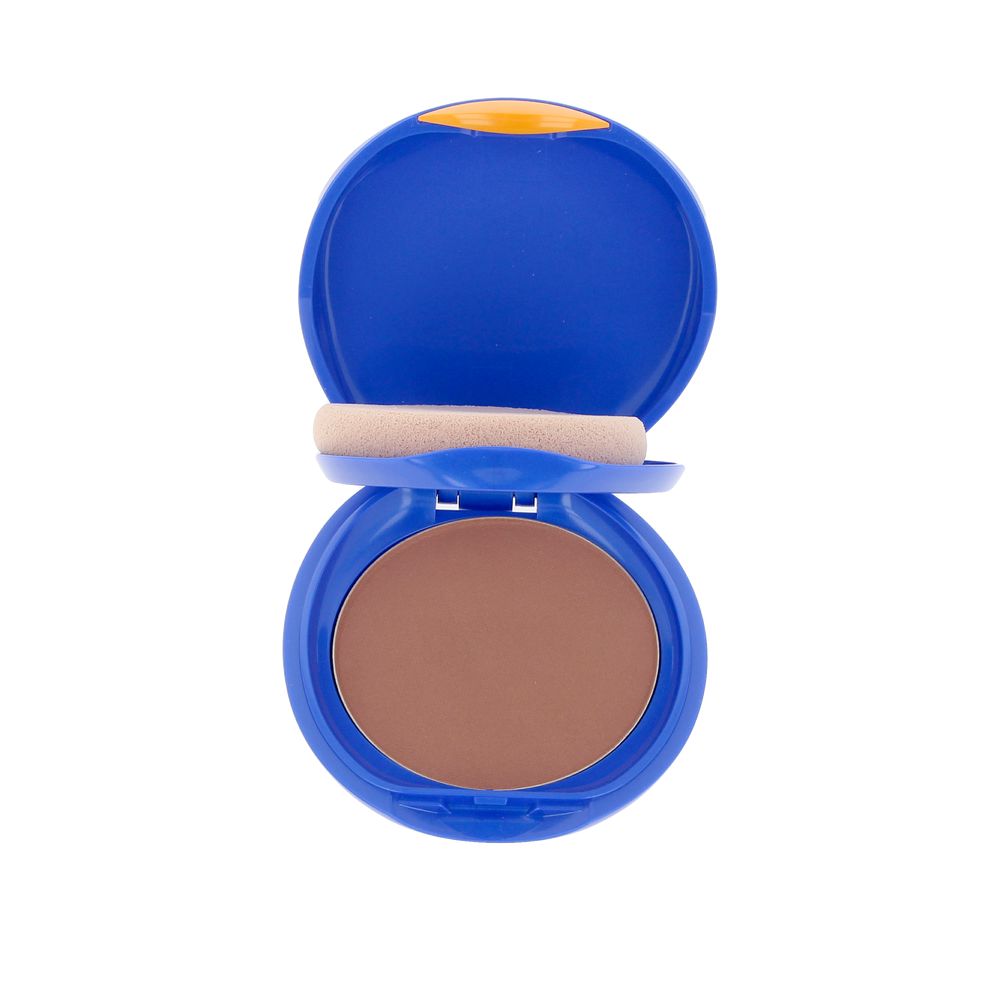 Rechargeable SPF30 compact foundation in dark beige, 12 g, mattifying powder-cream
