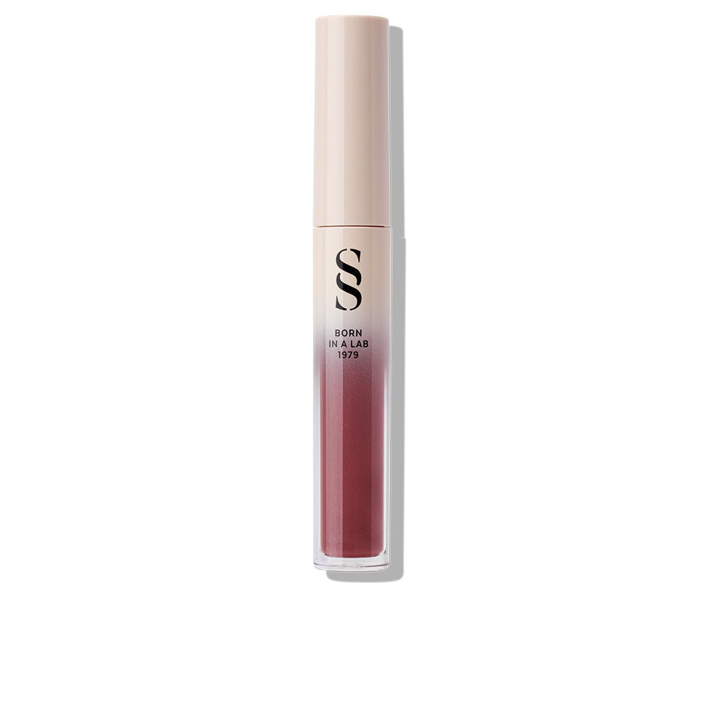 3.5 ml pink-tinted hyaluronic lip gloss in tube with wand applicator