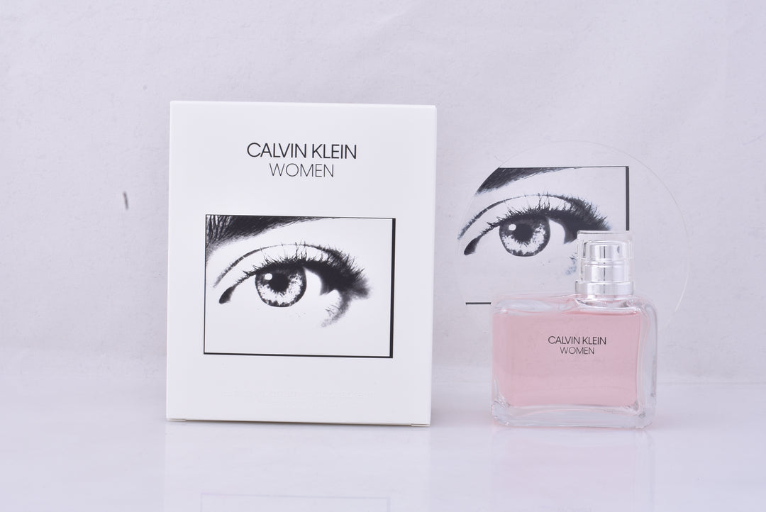 30 ml floral-woody eau de parfum bottle, spray nozzle, clear glass