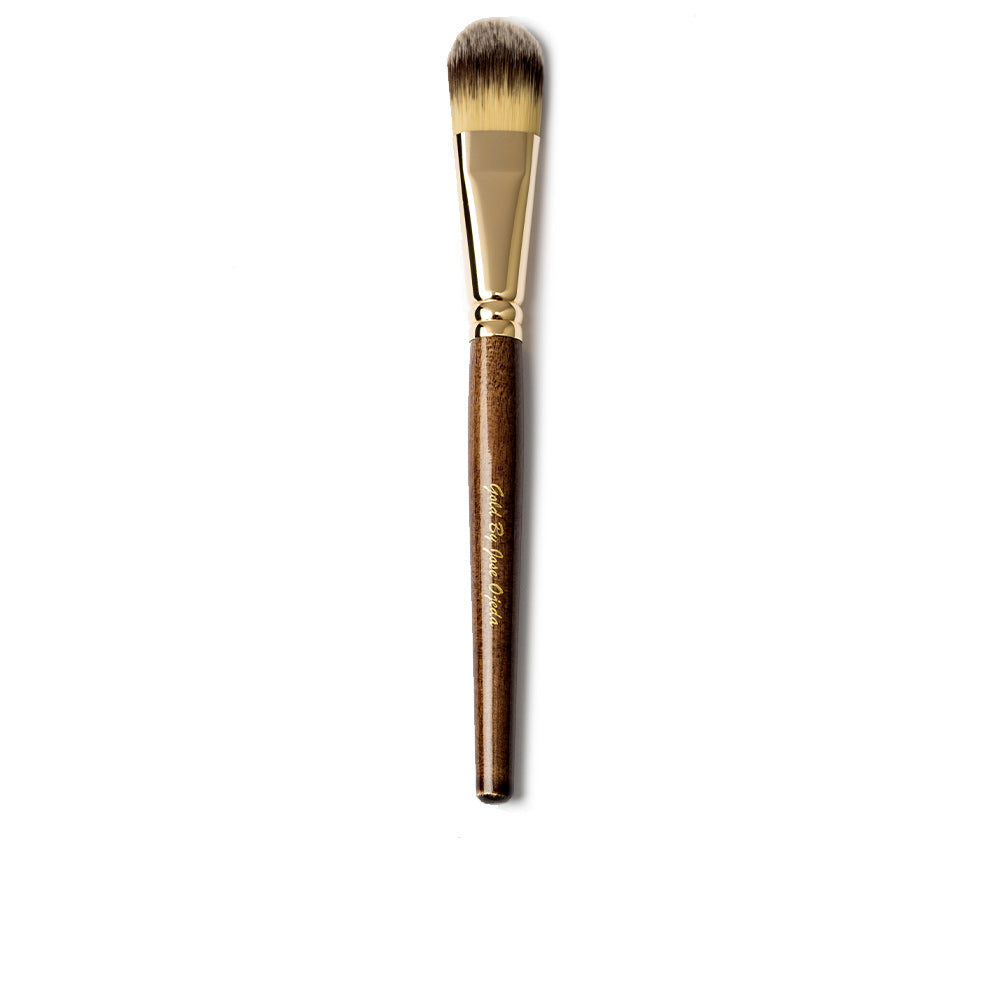 Tongue-shaped synthetic face brush with gold-toned ferrule, single-piece