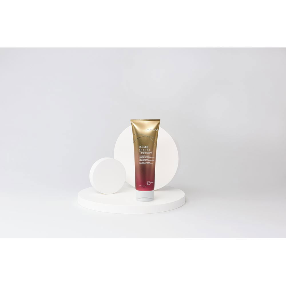 250 ml bottle of conditioner for colour-treated hair with keratin and mongongo oil